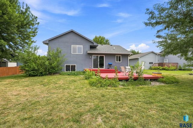 7105 S Hughes Ave Avenue, Sioux Falls, SD 57108