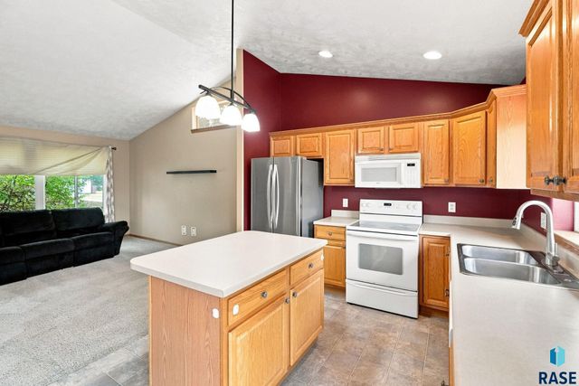 7105 S Hughes Ave Avenue, Sioux Falls, SD 57108