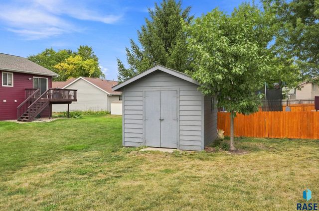 7105 S Hughes Ave Avenue, Sioux Falls, SD 57108