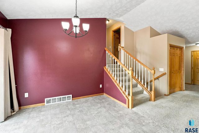 7105 S Hughes Ave Avenue, Sioux Falls, SD 57108