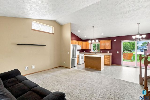 7105 S Hughes Ave Avenue, Sioux Falls, SD 57108