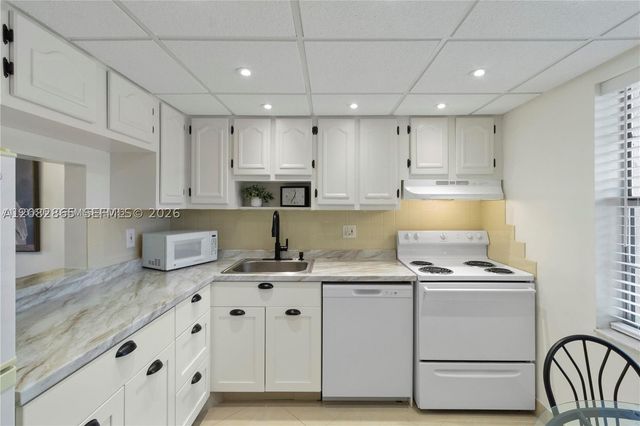 3 Abbey Ln 101, Delray Beach, FL 33446