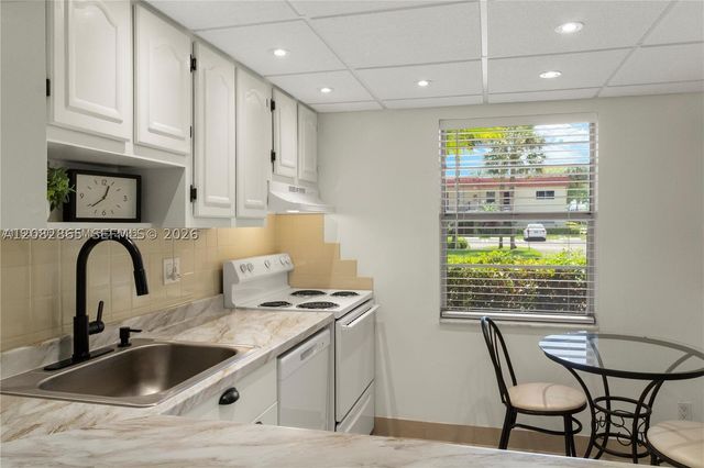 3 Abbey Ln 101, Delray Beach, FL 33446