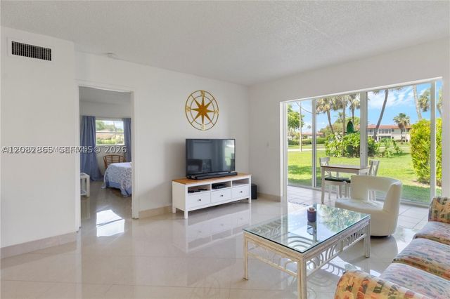 3 Abbey Ln 101, Delray Beach, FL 33446