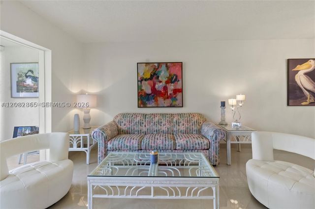 3 Abbey Ln 101, Delray Beach, FL 33446