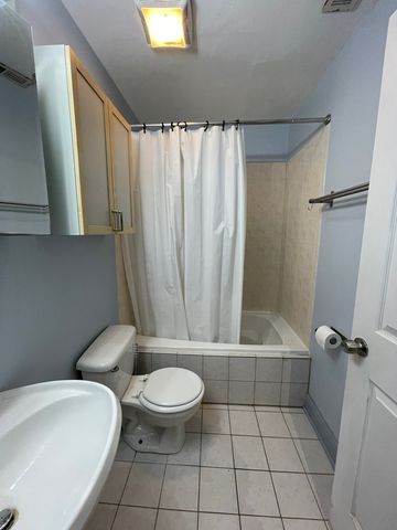 2322 W Roosevelt Road 2N, Chicago, IL 60608