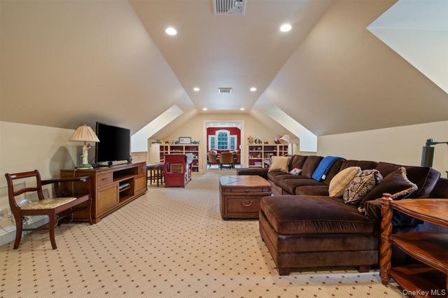 6 La Colline Drive, Mill Neck, NY 11765