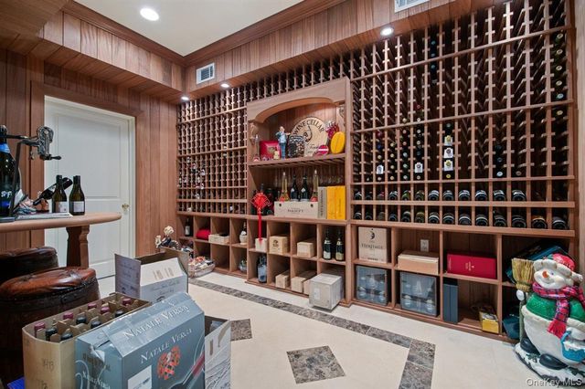 6 La Colline Drive, Mill Neck, NY 11765