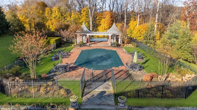 6 La Colline Drive, Mill Neck, NY 11765