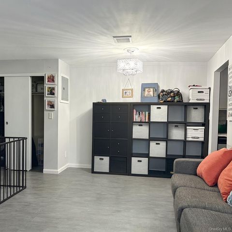 13 Pinebrook Place 13, Bay Shore, NY 11706