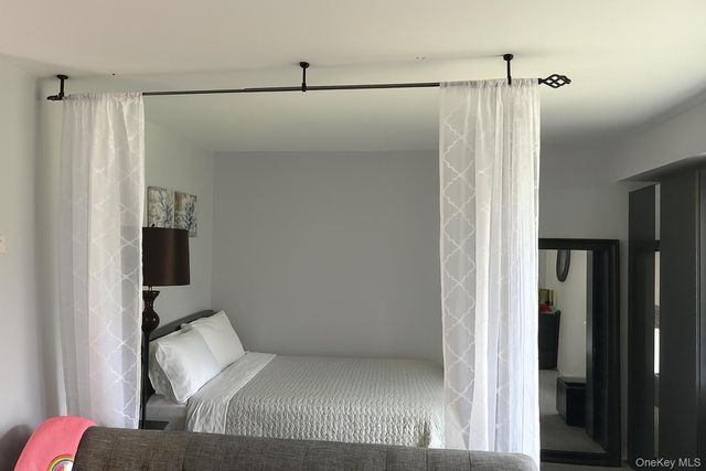 13 Pinebrook Place 13, Bay Shore, NY 11706