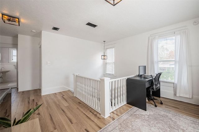 402 E POINSETTIA STREET, Lakeland, FL 33803