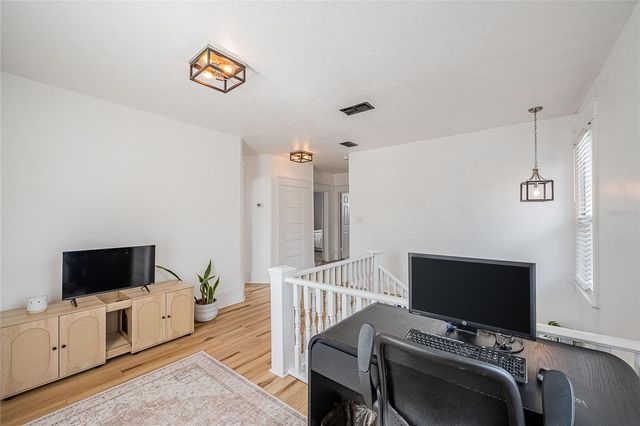 402 E POINSETTIA STREET, Lakeland, FL 33803