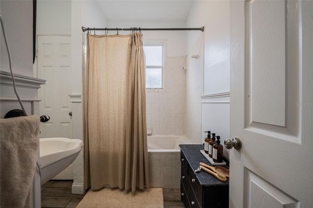 402 E POINSETTIA STREET, Lakeland, FL 33803