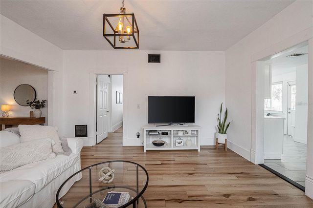 402 E POINSETTIA STREET, Lakeland, FL 33803