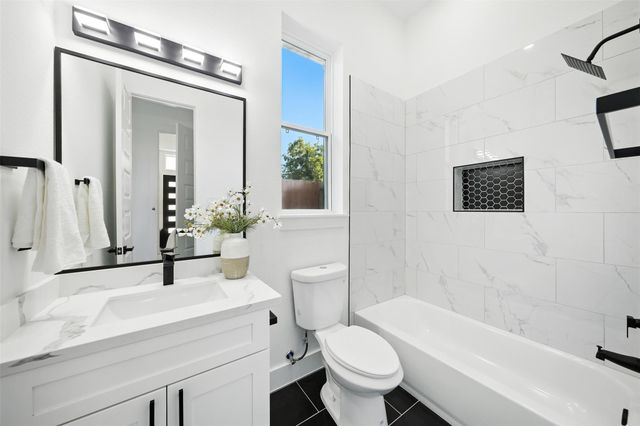 1913 Hoskins Drive E, Houston, TX 77080