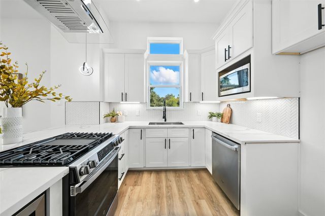 1913 Hoskins Drive E, Houston, TX 77080