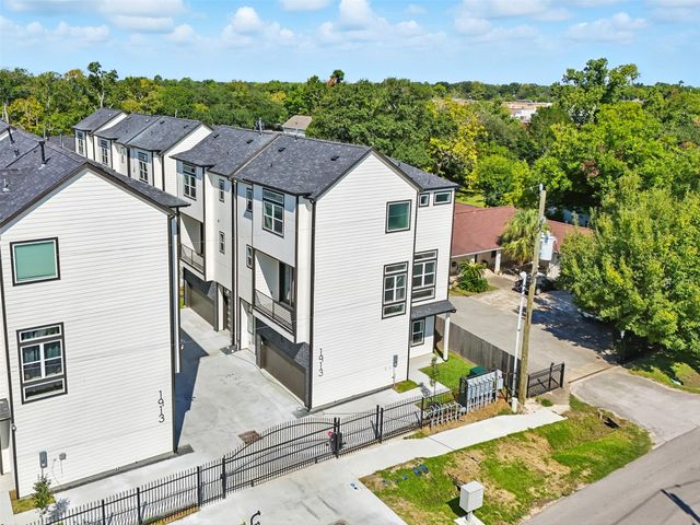 1913 Hoskins Drive E, Houston, TX 77080