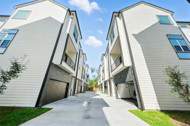 1913 Hoskins Drive E, Houston, TX 77080