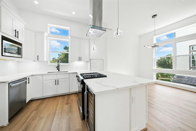 1913 Hoskins Drive E, Houston, TX 77080