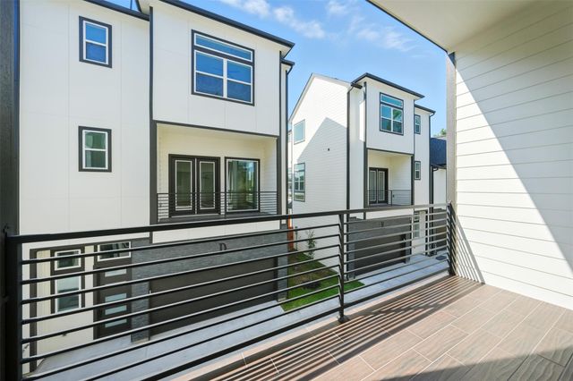 1913 Hoskins Drive E, Houston, TX 77080