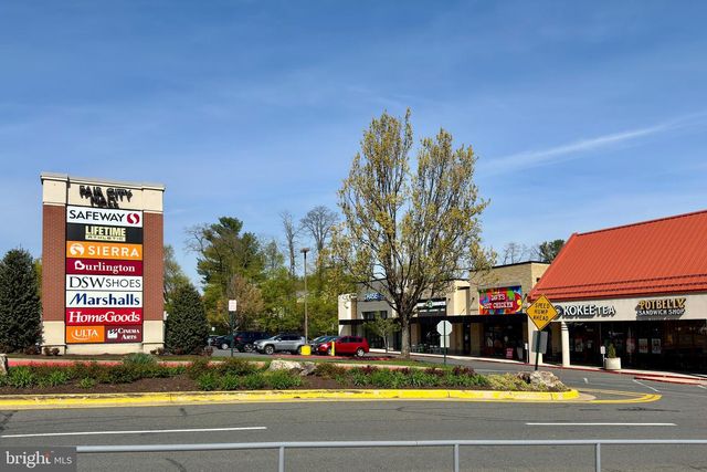 9307 SHARI DR, Fairfax, VA 22032