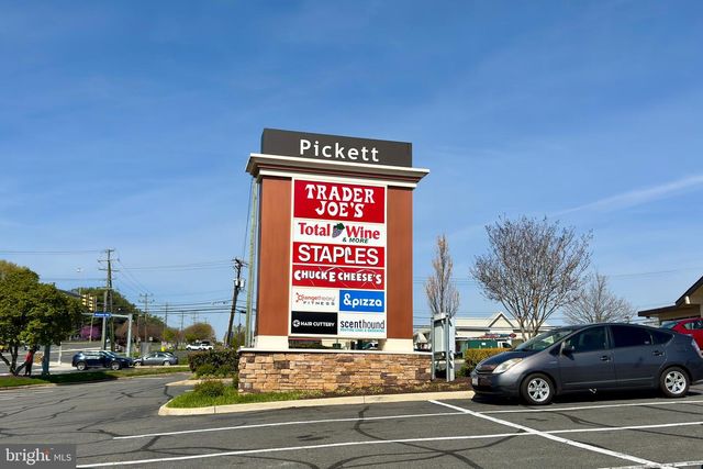 9307 SHARI DR, Fairfax, VA 22032