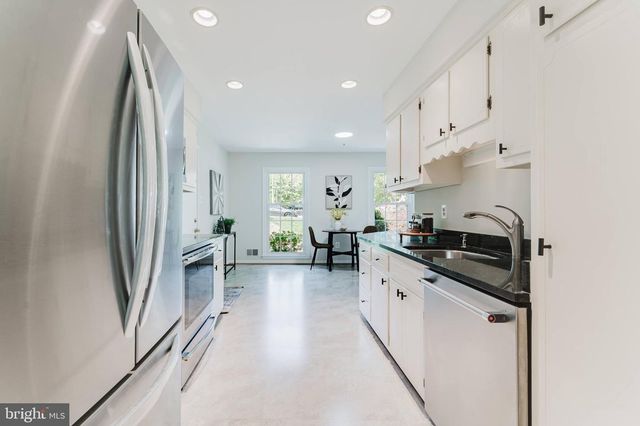 9307 SHARI DR, Fairfax, VA 22032