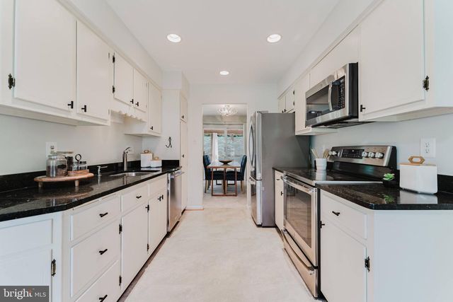 9307 SHARI DR, Fairfax, VA 22032