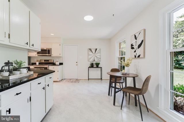 9307 SHARI DR, Fairfax, VA 22032