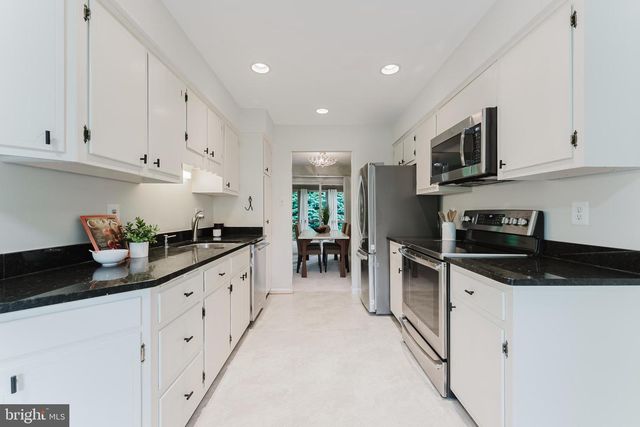 9307 SHARI DR, Fairfax, VA 22032