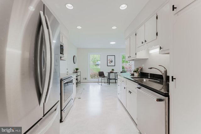 9307 SHARI DR, Fairfax, VA 22032