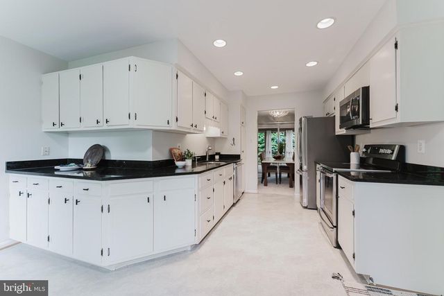 9307 SHARI DR, Fairfax, VA 22032