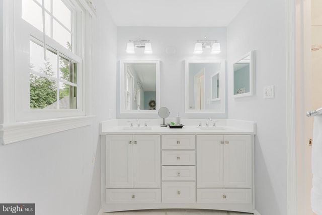 9307 SHARI DR, Fairfax, VA 22032