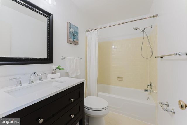 9307 SHARI DR, Fairfax, VA 22032