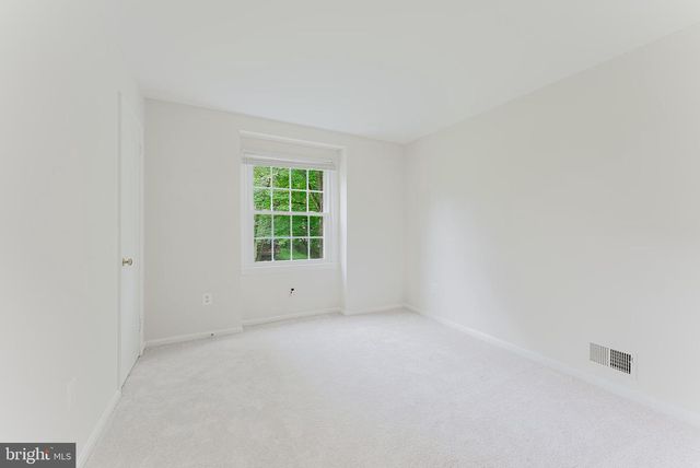 9307 SHARI DR, Fairfax, VA 22032