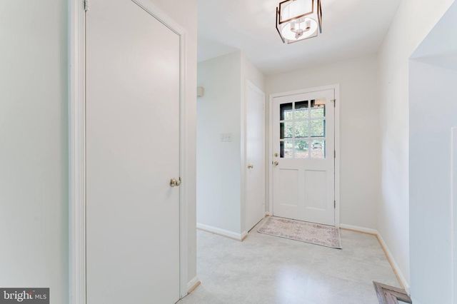 9307 SHARI DR, Fairfax, VA 22032