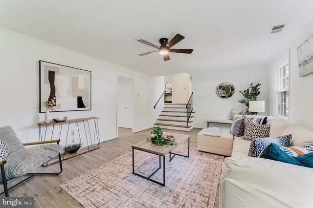 9307 SHARI DR, Fairfax, VA 22032