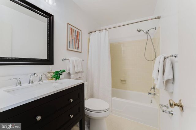 9307 SHARI DR, Fairfax, VA 22032
