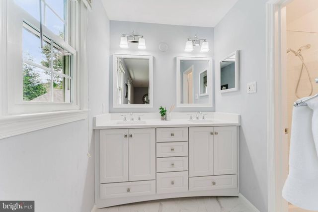 9307 SHARI DR, Fairfax, VA 22032