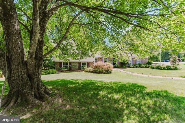9307 SHARI DR, Fairfax, VA 22032