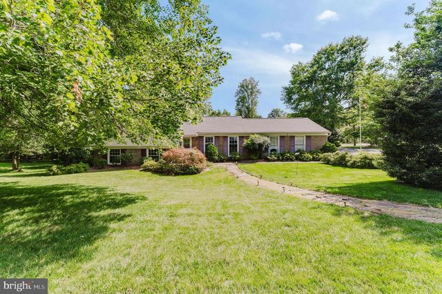 9307 SHARI DR, Fairfax, VA 22032