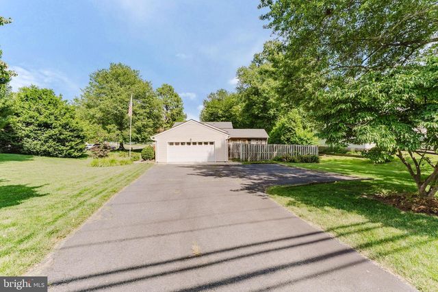 9307 SHARI DR, Fairfax, VA 22032