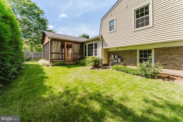 9307 SHARI DR, Fairfax, VA 22032