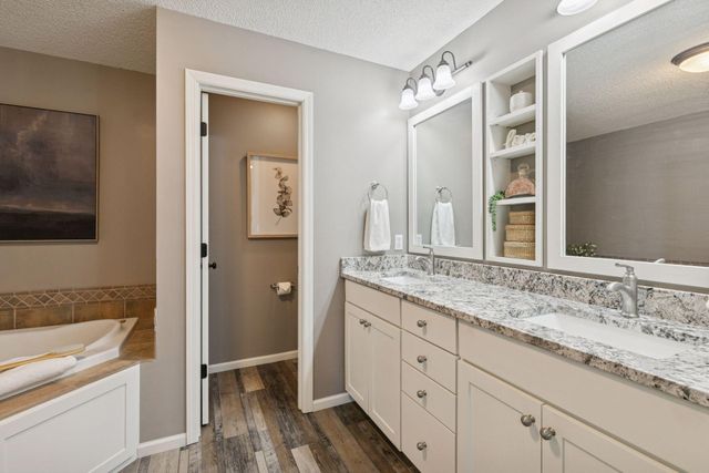 621 Crane Creek Lane, Eagan, MN 55121