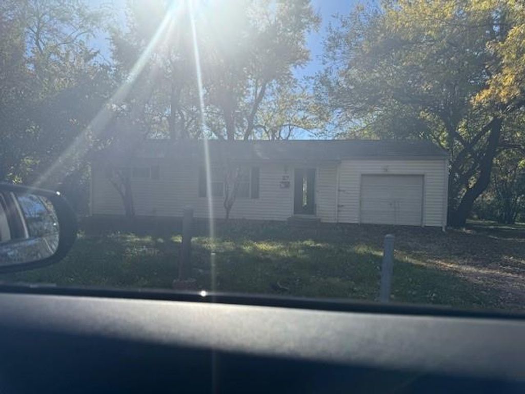 11016 CAMBRIDGE Avenue, Kansas City, MO 64134