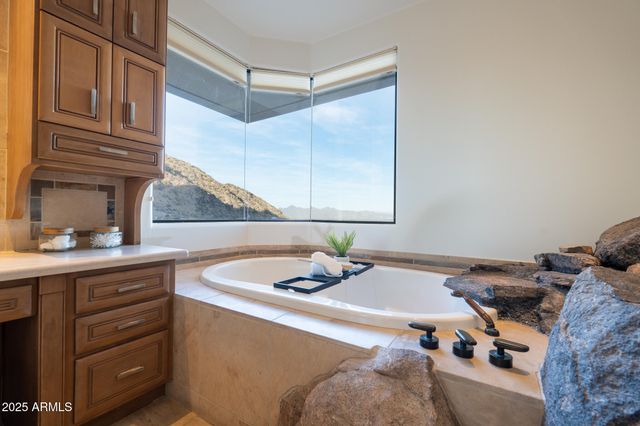 5678 E CHENEY Drive, Paradise Valley, AZ 85253