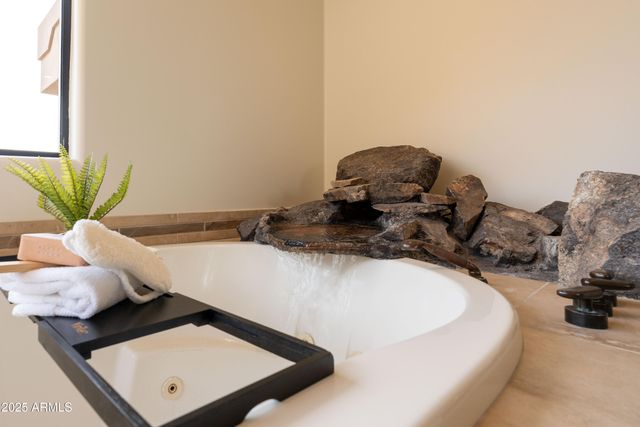 5678 E CHENEY Drive, Paradise Valley, AZ 85253