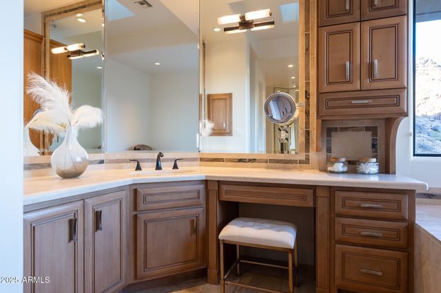 5678 E CHENEY Drive, Paradise Valley, AZ 85253