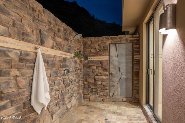 5678 E CHENEY Drive, Paradise Valley, AZ 85253